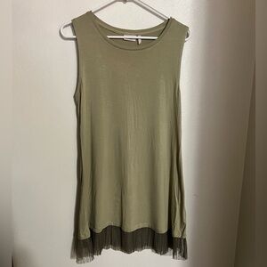 LOGO LAYERS Classic Sleeveless Layering Tank Top with Lace Olive Green Wms Sz M‎